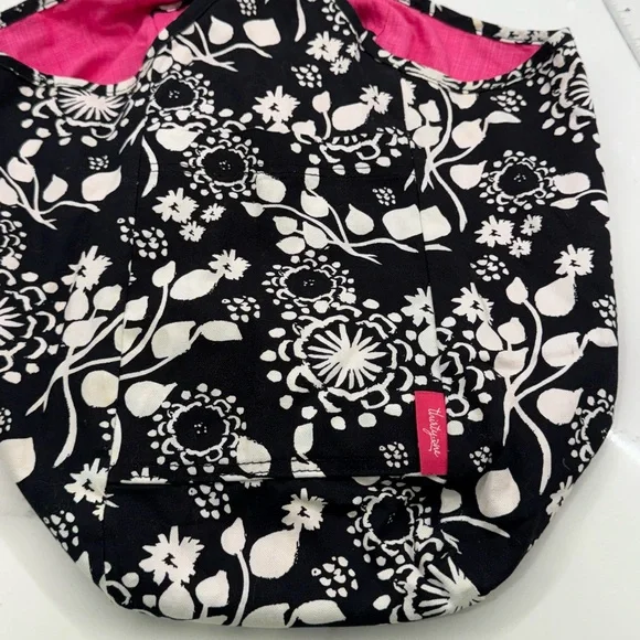 NWOT Thirty-One Vibrant Pink Tote/ Black Floral Crossbody Hobo REVERSIBLE Bag - Picture 9 of 11